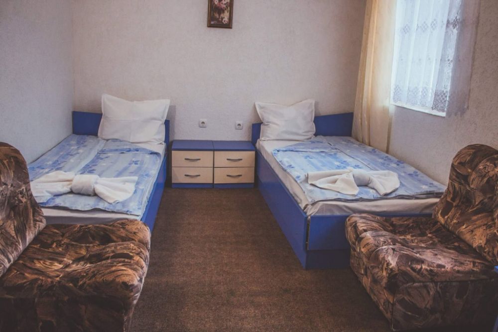 Двойна стая с две единични легла